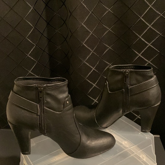 NICKELS Women’s Ankle Bootie Heels - Picture 8 of 16